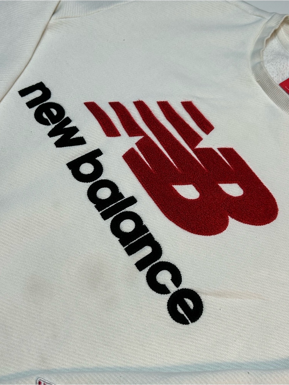 New Balance Essentials Stacked Logo Fleece Crewneck Sweatshirt White - Picture 3 of 10